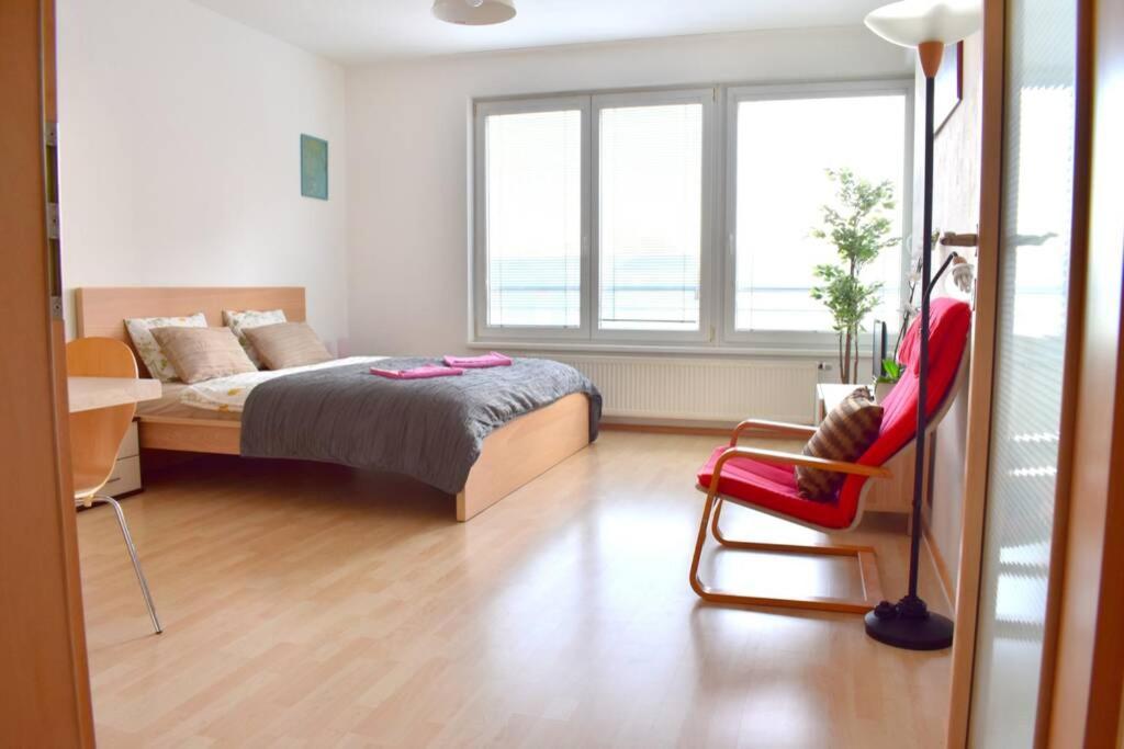 Modern Apartments - Airport 8Mins 布拉格 外观 照片